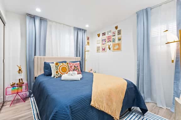 Private Culver City Stay |Hot Tub|Parking | Grill - Imagen 1