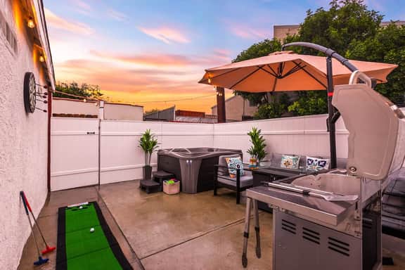 Private Culver City Stay |Hot Tub|Parking | Grill - Imagen 3